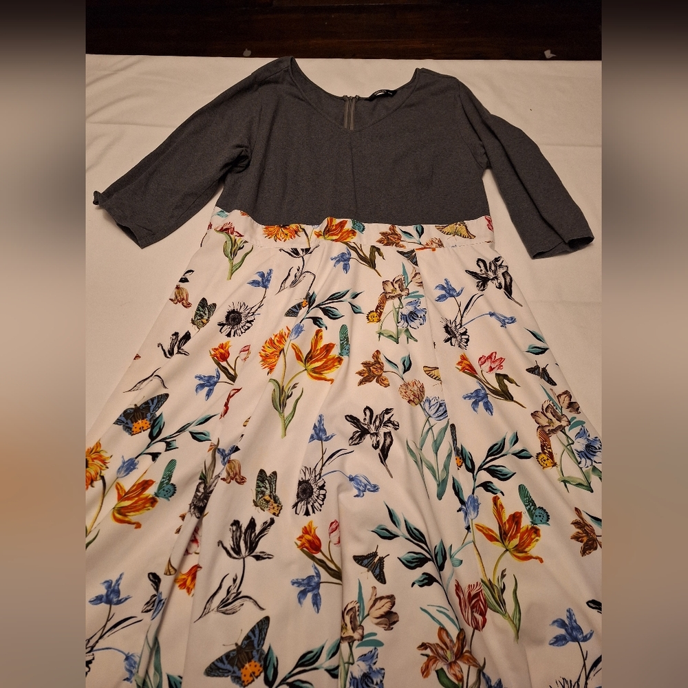 Eshakti maxi dress butterflies